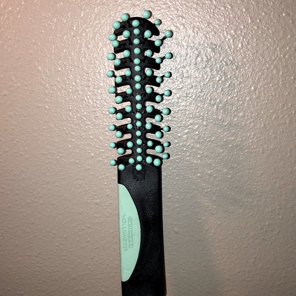 Cricket Volume Brush - Picture 1 of 1